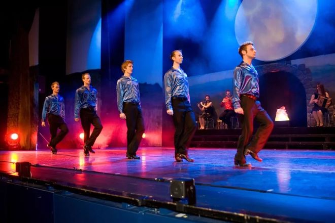 包含JackeyLove官方宣布比赛局势复杂新规，西班牙队引发争议！气势如虹延续的词条